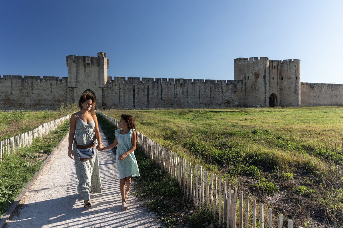 Aigues mortes tours et remparts